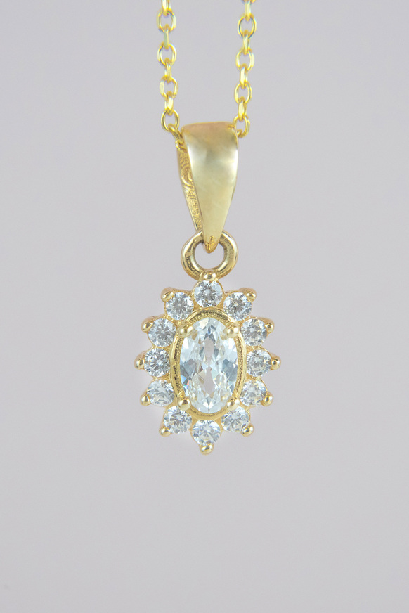 Women's Oval Rosette Necklace